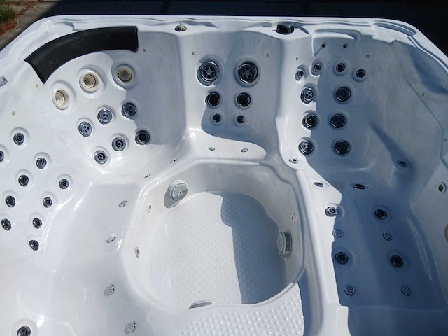 Balboa spa 6 persoons jacuzzi en buitenspa - afbeelding 11 van  34