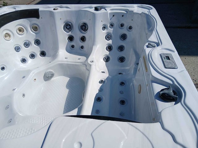 Balboa spa 6 persoons jacuzzi en buitenspa - afbeelding 13 van  34
