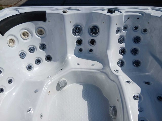Balboa spa 6 persoons jacuzzi en buitenspa - afbeelding 14 van  34