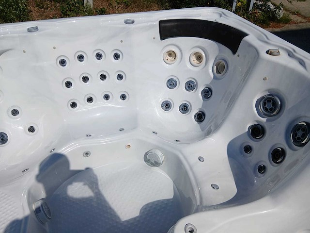 Balboa spa 6 persoons jacuzzi en buitenspa - afbeelding 17 van  34
