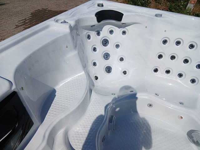 Balboa spa 6 persoons jacuzzi en buitenspa - afbeelding 19 van  34