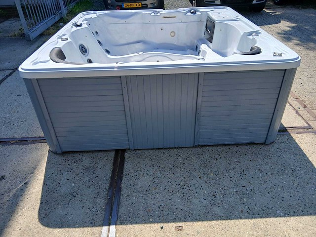 Balboa spa 6 persoons jacuzzi en buitenspa - afbeelding 22 van  34