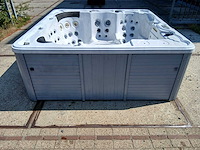 Balboa spa 6 persoons jacuzzi en buitenspa - afbeelding 26 van  34