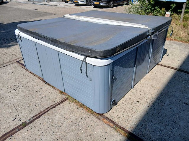 Balboa spa 6 persoons jacuzzi en buitenspa - afbeelding 23 van  34