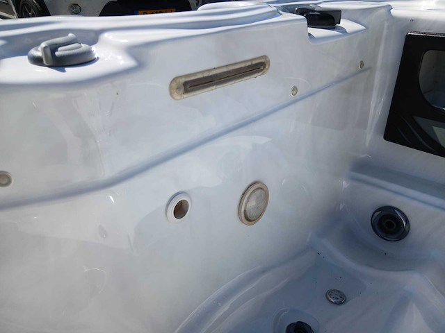 Balboa spa 6 persoons jacuzzi en buitenspa - afbeelding 33 van  34
