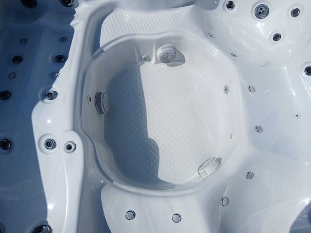 Balboa spa 6 persoons jacuzzi en buitenspa - afbeelding 34 van  34