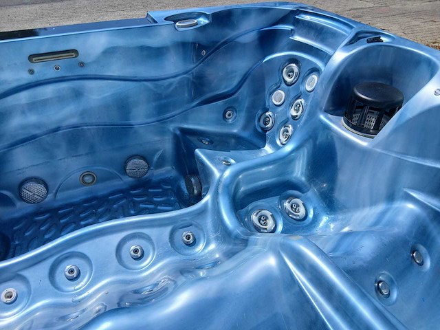Balboa spa 6 persoons jacuzzi en buitenspa - afbeelding 2 van  26