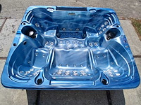 Balboa spa 6 persoons jacuzzi en buitenspa - afbeelding 1 van  26