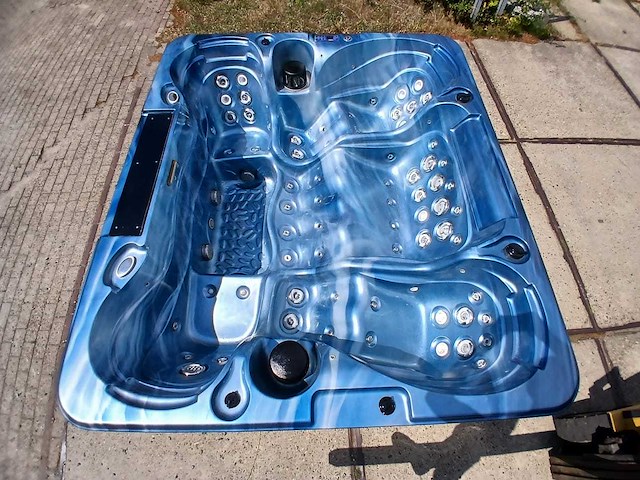 Balboa spa 6 persoons jacuzzi en buitenspa - afbeelding 5 van  26