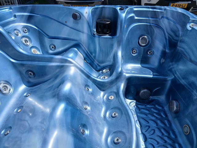 Balboa spa 6 persoons jacuzzi en buitenspa - afbeelding 13 van  26