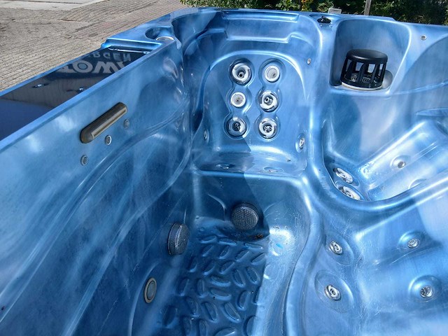 Balboa spa 6 persoons jacuzzi en buitenspa - afbeelding 16 van  26