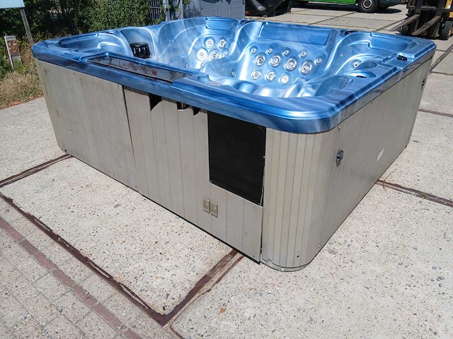 Balboa spa 6 persoons jacuzzi en buitenspa - afbeelding 21 van  26