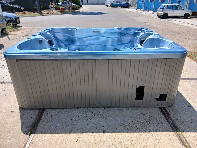 Balboa spa 6 persoons jacuzzi en buitenspa - afbeelding 23 van  26