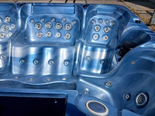 Balboa spa 6 persoons jacuzzi en buitenspa - afbeelding 22 van  26