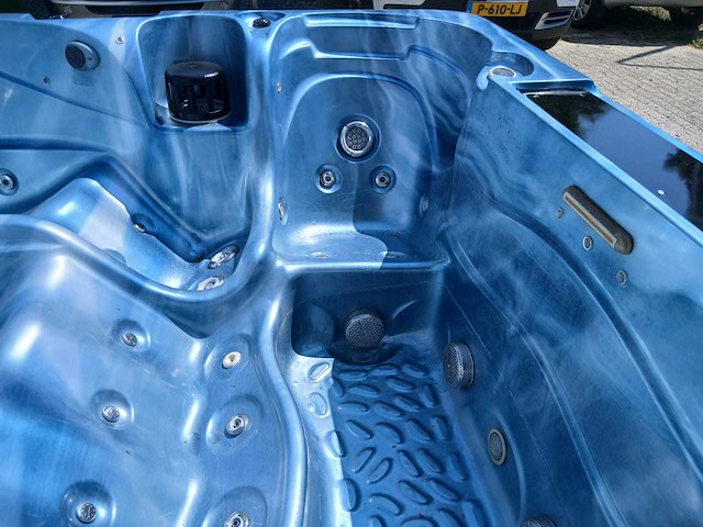 Balboa spa 6 persoons jacuzzi en buitenspa - afbeelding 26 van  26