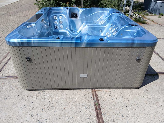 Balboa spa 6 persoons jacuzzi en buitenspa - afbeelding 23 van  41