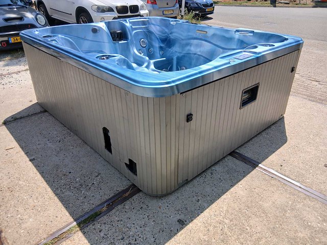 Balboa spa 6 persoons jacuzzi en buitenspa - afbeelding 40 van  41
