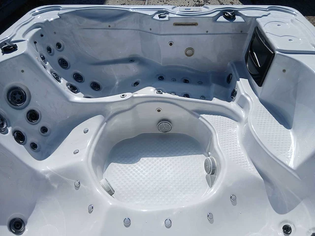 Balboa spa 6 persoons jacuzzi en buitenspa - afbeelding 7 van  34