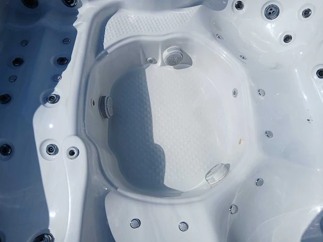 Balboa spa 6 persoons jacuzzi en buitenspa - afbeelding 33 van  34