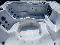 Balboa spa 6 persoons jacuzzi en buitenspa - afbeelding 7 van  27