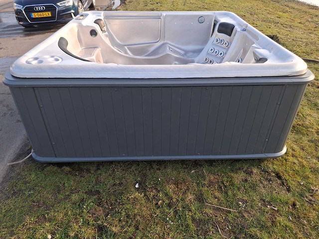Balboa spa 7 persoons jacuzzi en buitenspa - afbeelding 2 van  6