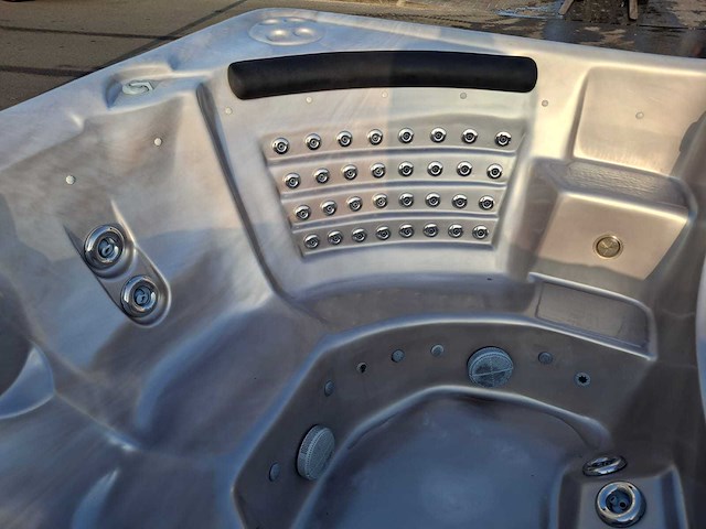 Balboa spa 7 persoons jacuzzi en buitenspa - afbeelding 4 van  6