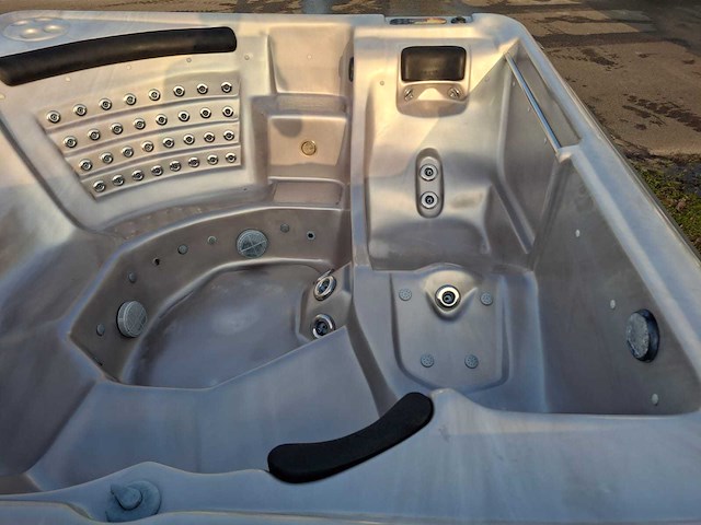 Balboa spa 7 persoons jacuzzi en buitenspa - afbeelding 5 van  6