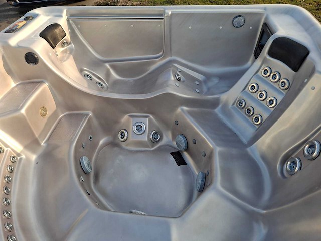 Balboa spa 7 persoons jacuzzi en buitenspa - afbeelding 6 van  6