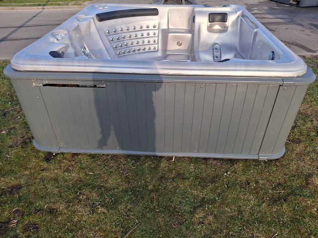 Balboa spa 7 persoons jacuzzi en buitenspa - afbeelding 9 van  18