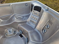 Balboa spa 7 persoons jacuzzi en buitenspa - afbeelding 16 van  18
