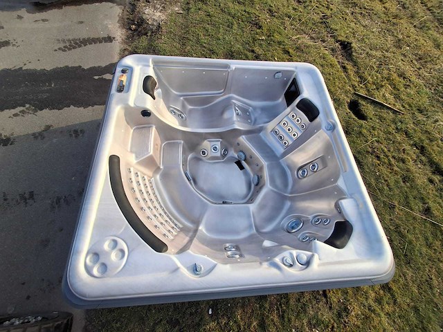 Balboa spa 7 persoons jacuzzi en buitenspa - afbeelding 4 van  18