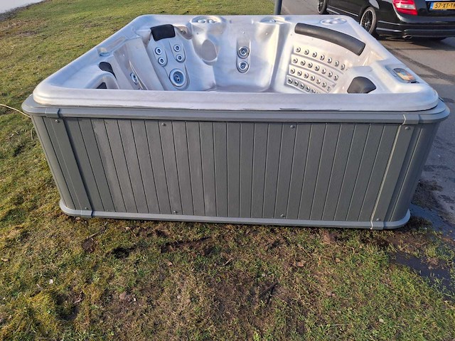 Balboa spa 7 persoons jacuzzi en buitenspa - afbeelding 7 van  18