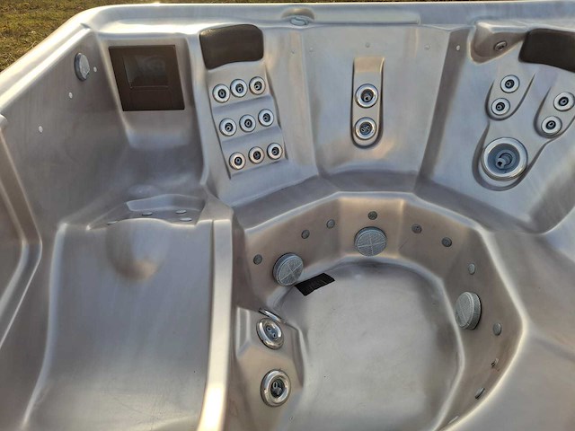 Balboa spa 7 persoons jacuzzi en buitenspa - afbeelding 7 van  34