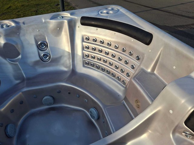 Balboa spa 7 persoons jacuzzi en buitenspa - afbeelding 13 van  34