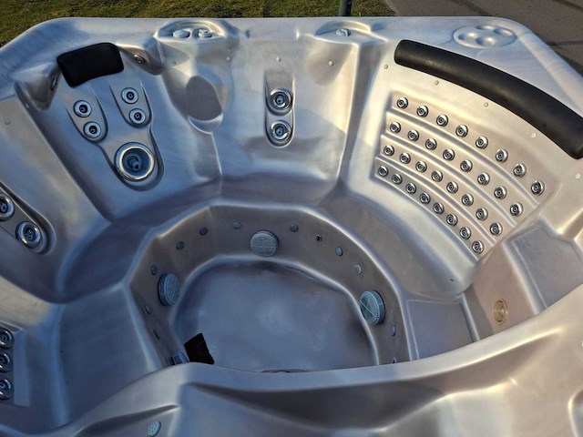 Balboa spa 7 persoons jacuzzi en buitenspa - afbeelding 14 van  34