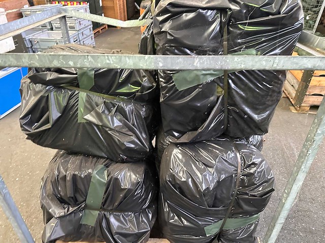 Balen legerkleding - afbeelding 4 van  5