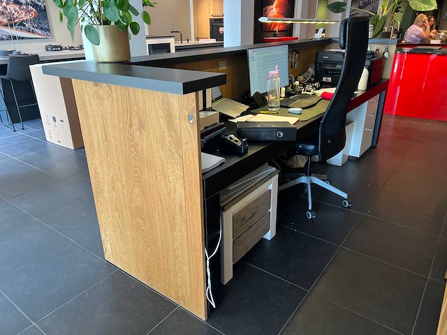 Balie 343x93x119 cm met kastenwand 214x40x236 cm - afbeelding 2 van  4