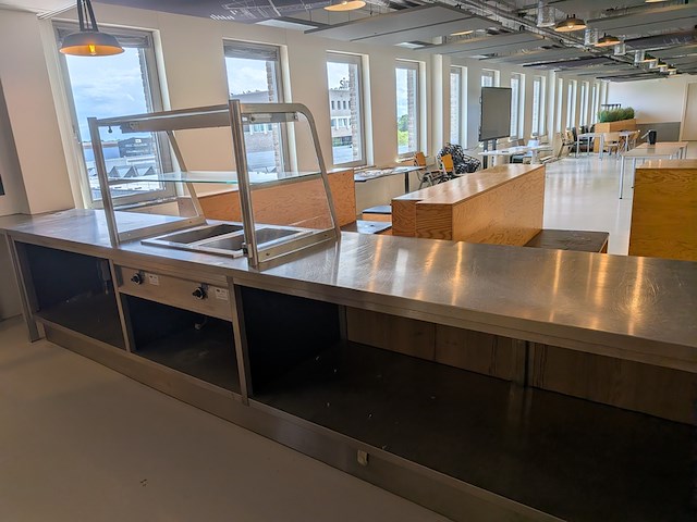 Balie met warmhoudbakken en vitrine - afbeelding 1 van  21