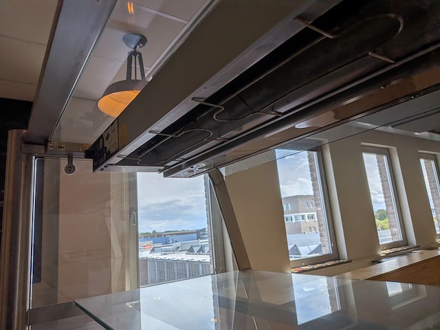 Balie met warmhoudbakken en vitrine - afbeelding 17 van  21