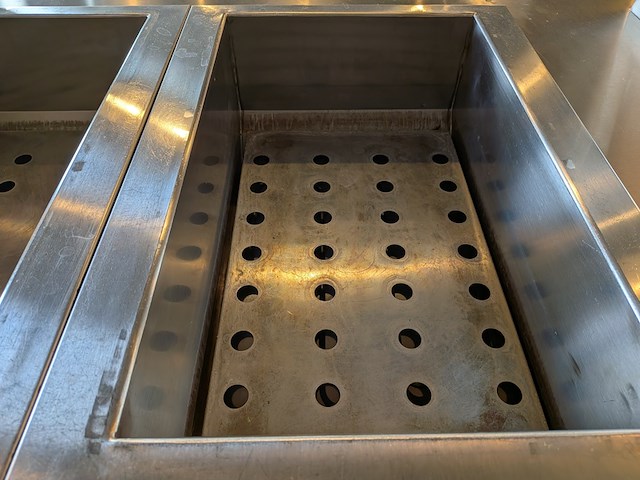 Balie met warmhoudbakken en vitrine - afbeelding 18 van  21