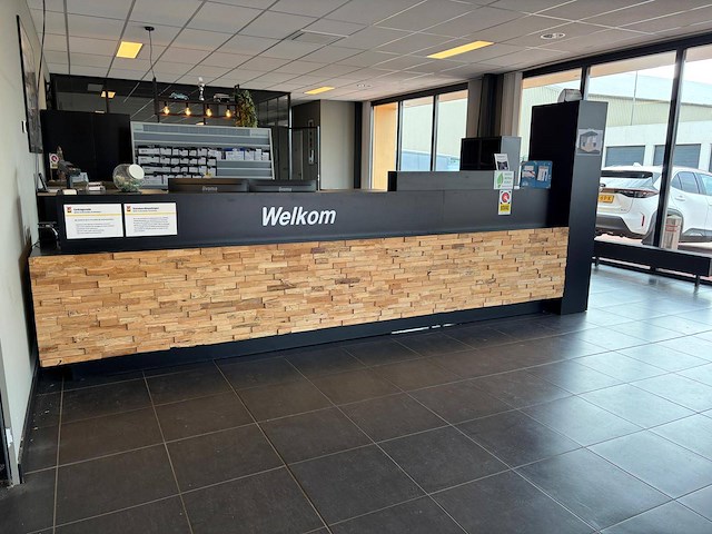 Balie voor een receptie/showroom 450x120cm - afbeelding 1 van  1