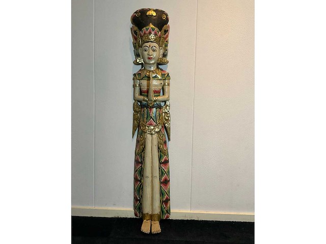 Balinees handgesneden gepolychromeerd beeld van een tempelwachter - afbeelding 1 van  4