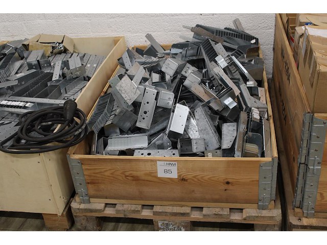 Balkdragers in pallet in diverse maten en uitvoeringen. - afbeelding 1 van  3