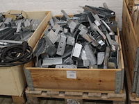 Balkdragers in pallet in diverse maten en uitvoeringen. - afbeelding 1 van  3