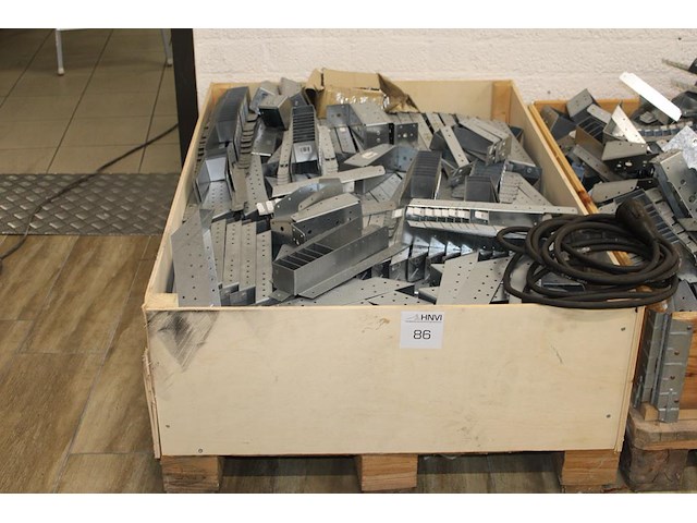 Balkdragers in pallet in diverse maten en uitvoeringen. - afbeelding 1 van  3