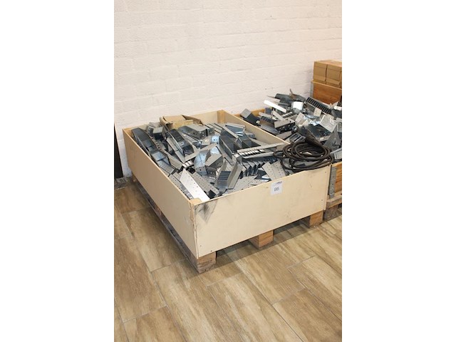 Balkdragers in pallet in diverse maten en uitvoeringen. - afbeelding 2 van  3