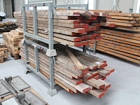 Balkhout 50 x 150 mm op twee bokken. - afbeelding 1 van  4