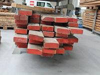 Balkhout 50 x 150 mm op twee bokken. - afbeelding 3 van  4