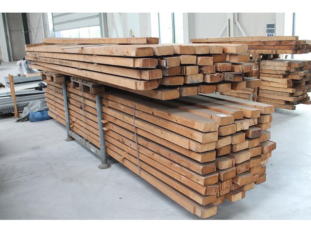 Balkhout 70 x 190 mm met lengte ca. 475 cm in bok en op pallet. - afbeelding 1 van  4