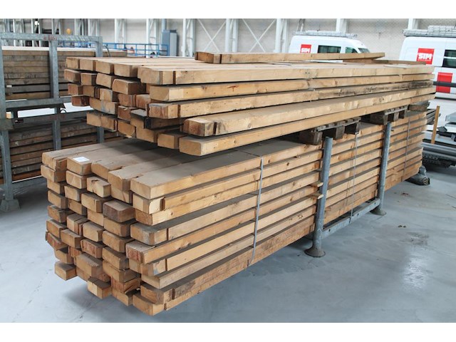 Balkhout 70 x 190 mm met lengte ca. 475 cm in bok en op pallet. - afbeelding 2 van  4